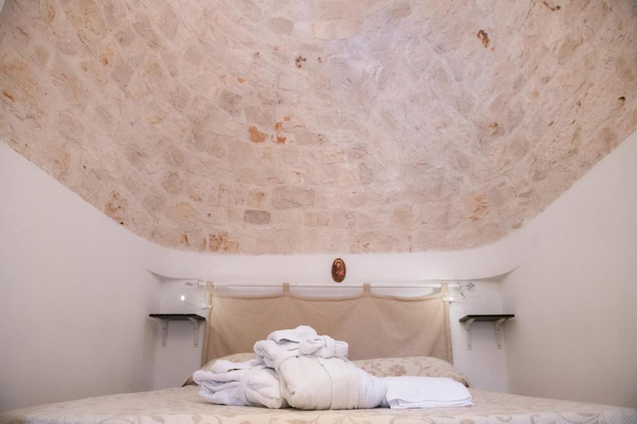 アルベロベッロ I Trulli Di Ginevraヴィラ エクステリア 写真