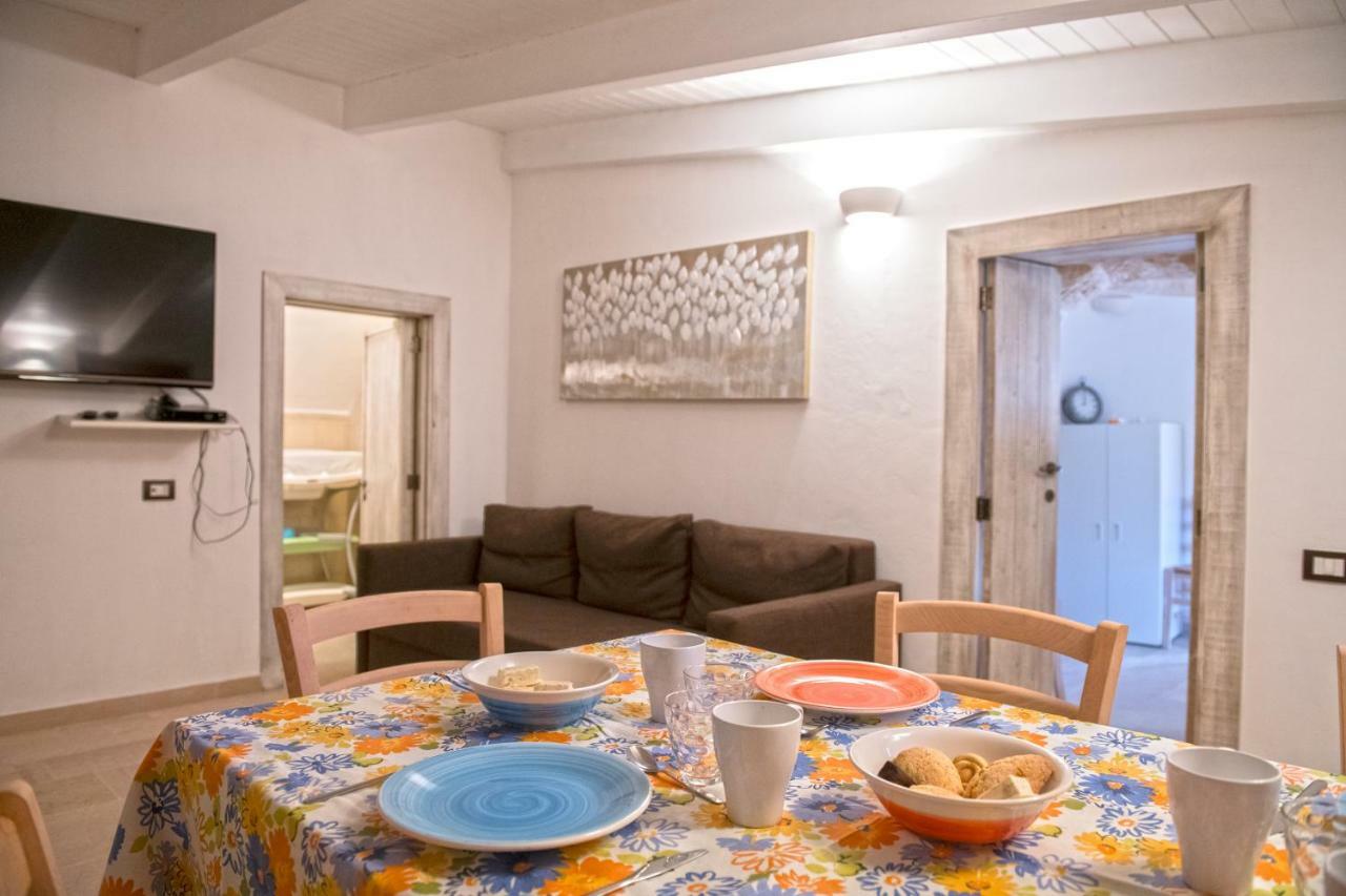 アルベロベッロ I Trulli Di Ginevraヴィラ エクステリア 写真