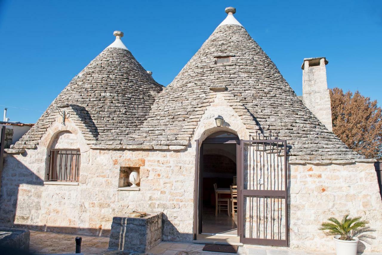 アルベロベッロ I Trulli Di Ginevraヴィラ エクステリア 写真